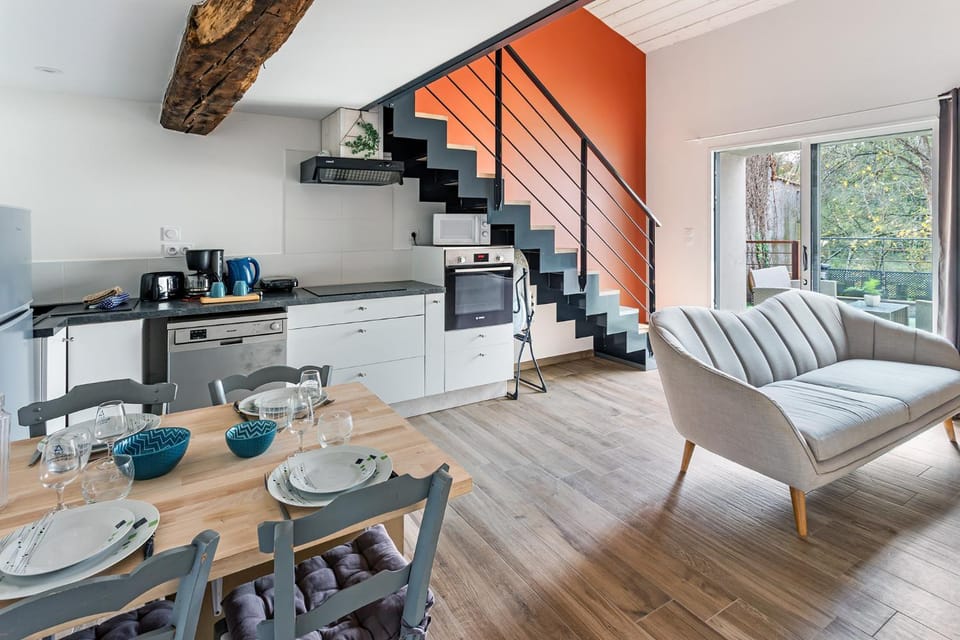 Kitchen or kitchenette, Living room, Seating area, Dining area, pet friendly