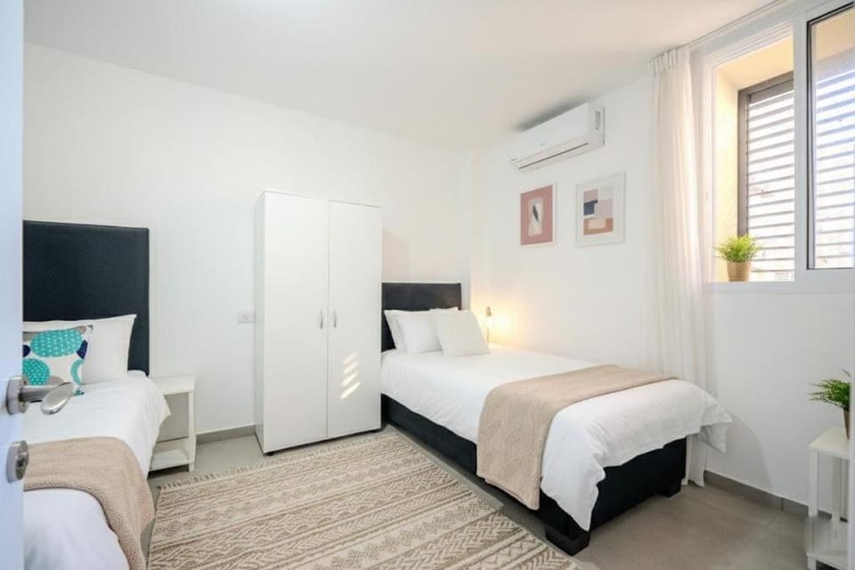 Ashdod 5 rooms with mamad Apartment in South District
