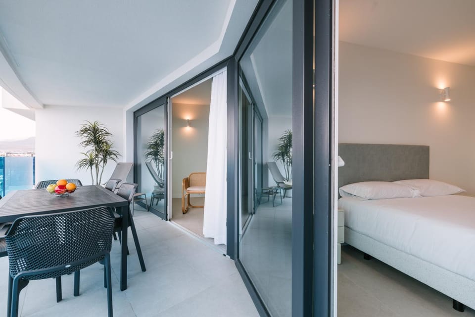 Bed, Seating area, Bedroom