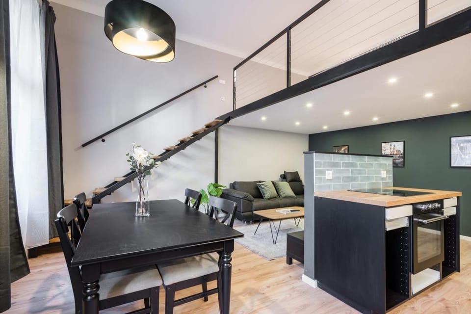 Kitchen or kitchenette, Living room, Seating area, Dining area, oven, stove