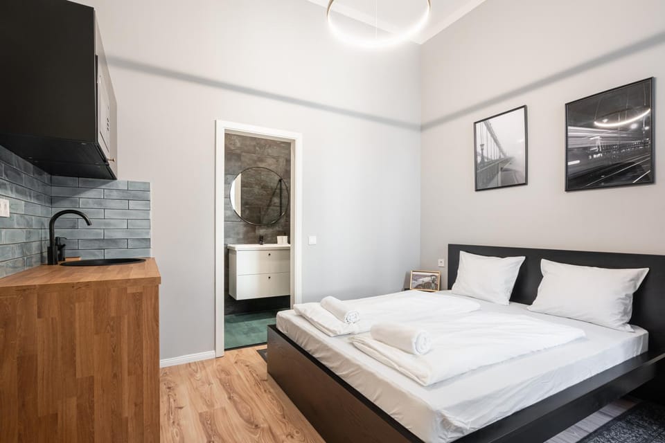 Bed, Kitchen or kitchenette, Bedroom, towels
