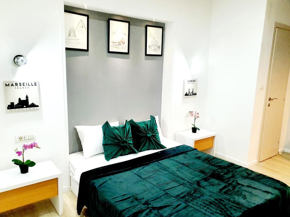 Sky Studio Apartment in Bucharest