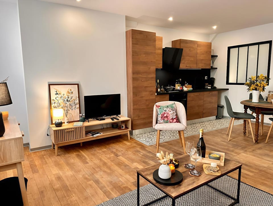TV and multimedia, Living room, Seating area, Dining area, pet friendly