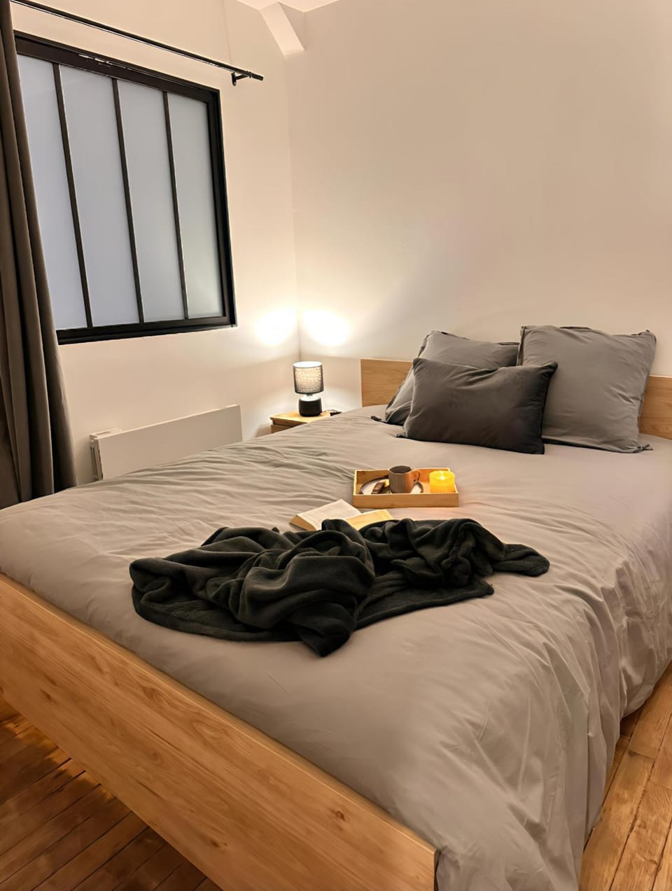 Bed, Photo of the whole room, Bedroom