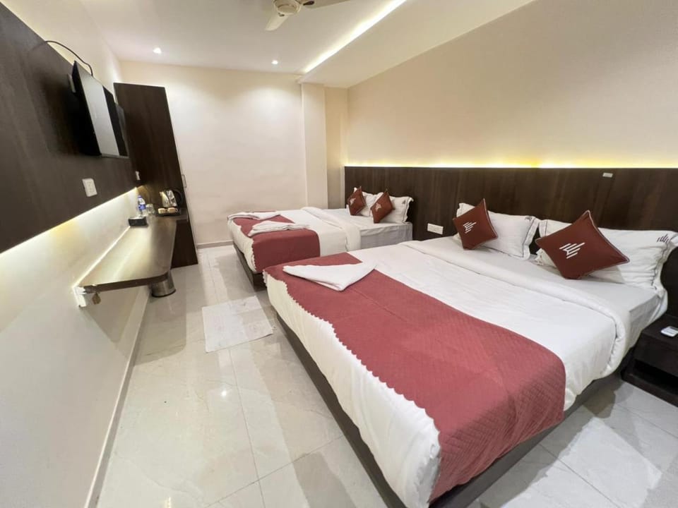 Bed, TV and multimedia, Bedroom, air conditioner