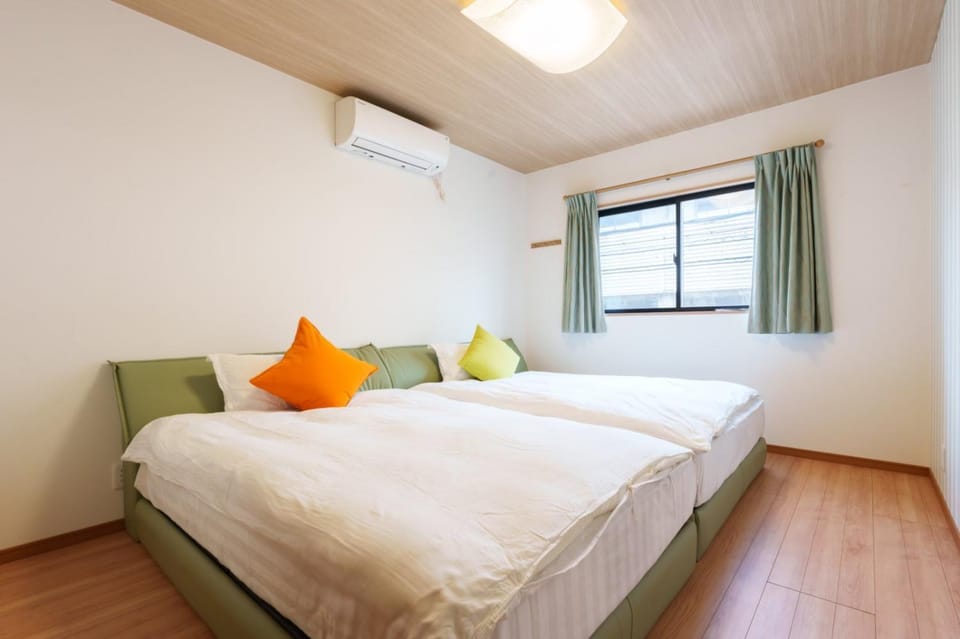 Bed, Bedroom, air conditioner