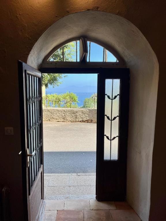 Facade/entrance, Sea view