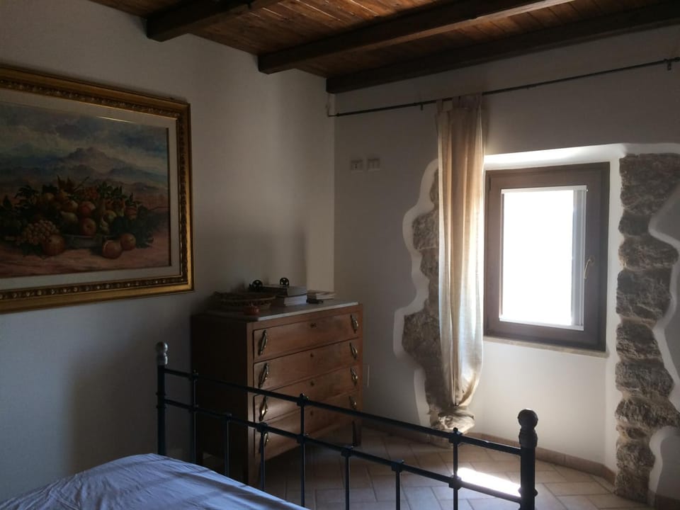 Bed, Photo of the whole room, Mountain view, Inner courtyard view