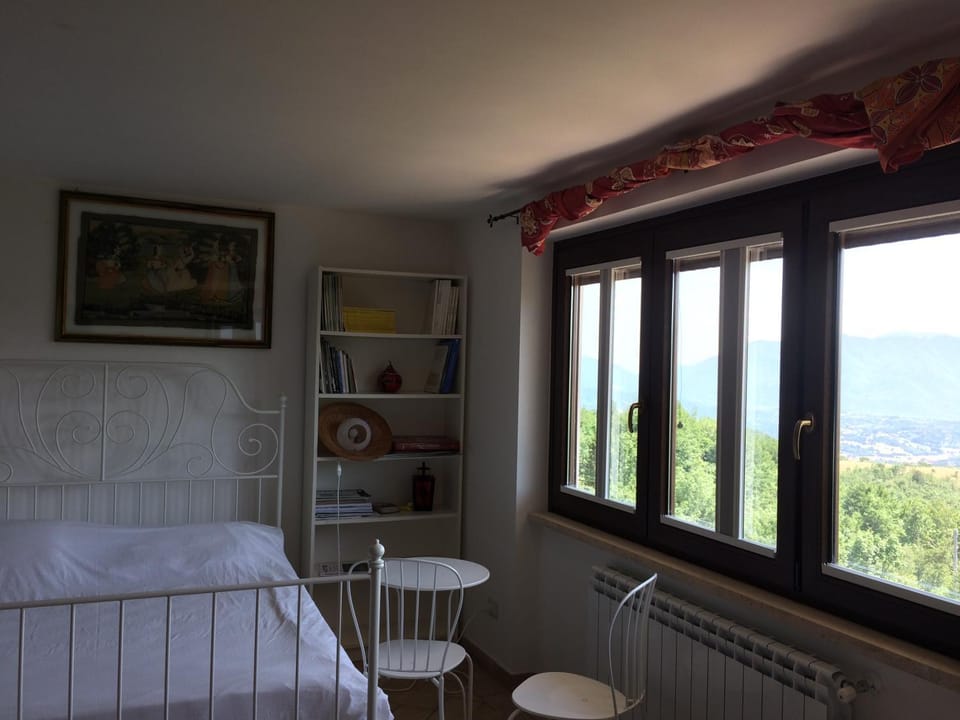 Bed, View (from property/room), City view, Mountain view