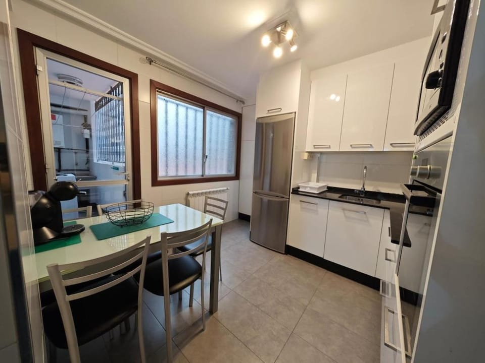 Garaje, a sólo unos minutos del centro de Vigo Apartment in Vigo
