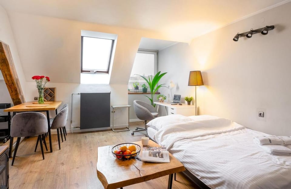 Bed, Living room, Photo of the whole room, Seating area, Dining area, Bedroom