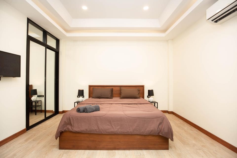 Bed, Bedroom, air conditioner