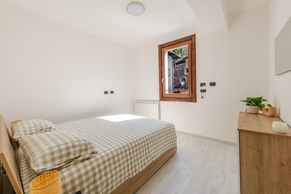 La Rondinella 2 bedr apt 10 min from Bernina Exp Apartment in Province of Brescia