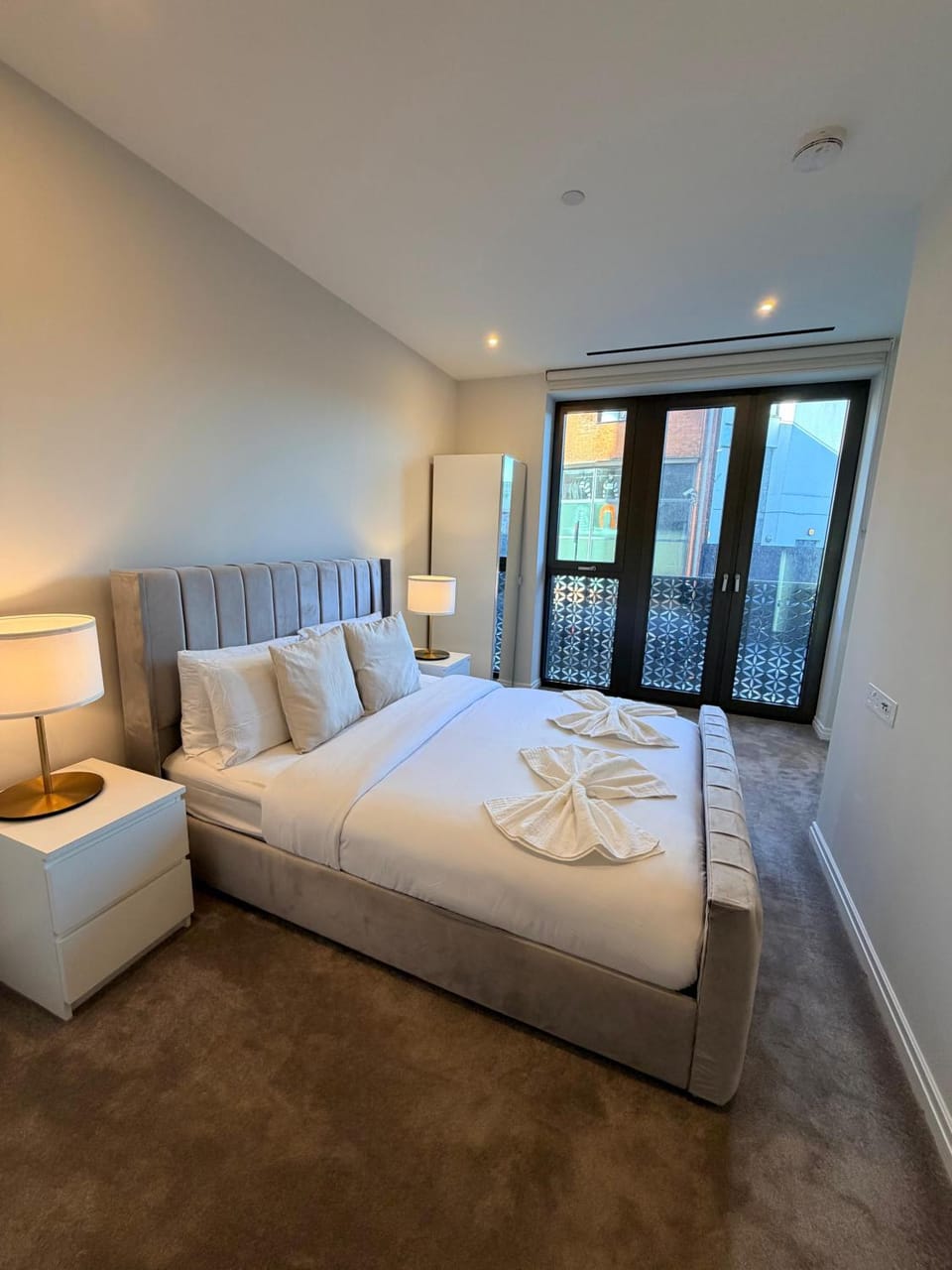 Cozy and Luxury Two Bedroom in Chelsea Apartment in London