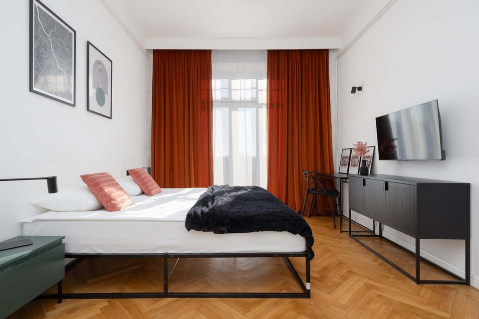 Bed, Photo of the whole room, Bedroom