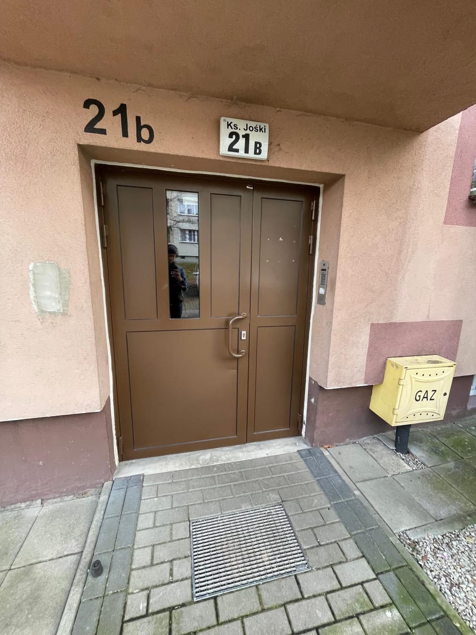 Facade/entrance