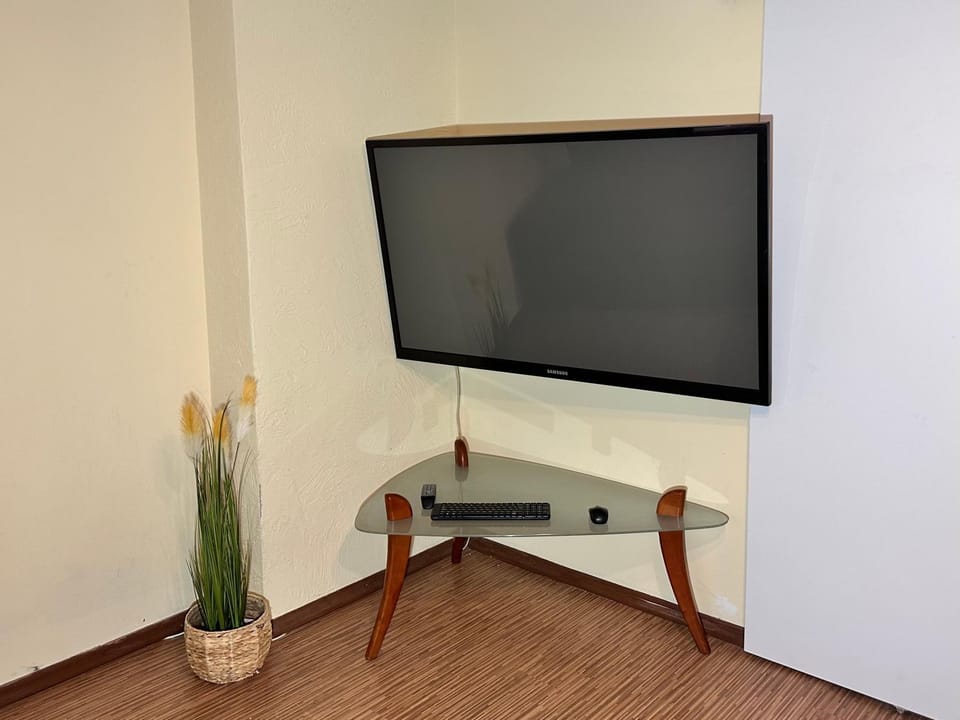 Communal lounge/ TV room, TV and multimedia