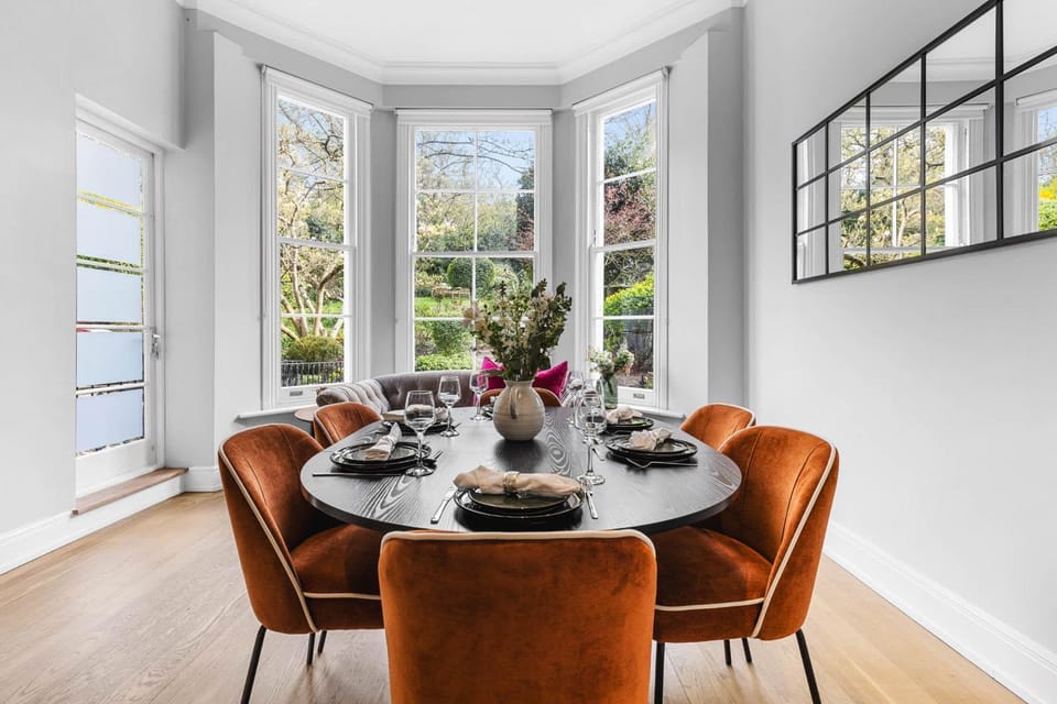 Elegant 4 Bedroom Retreat Apartment in City of Westminster