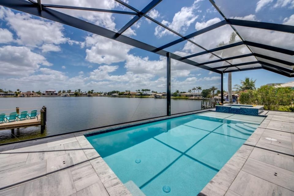CoralVilla Florida Orange - new villa at 8 lakes with pool, hot tub House in Cape Coral