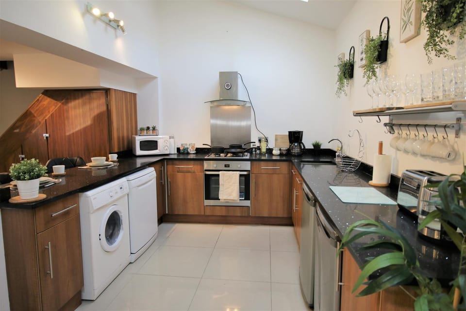Ty Glas Mews by Property Promise, Cardiff Apartment in Cardiff