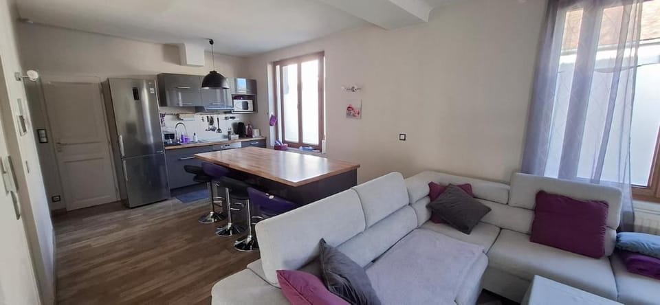 Kitchen or kitchenette, Living room