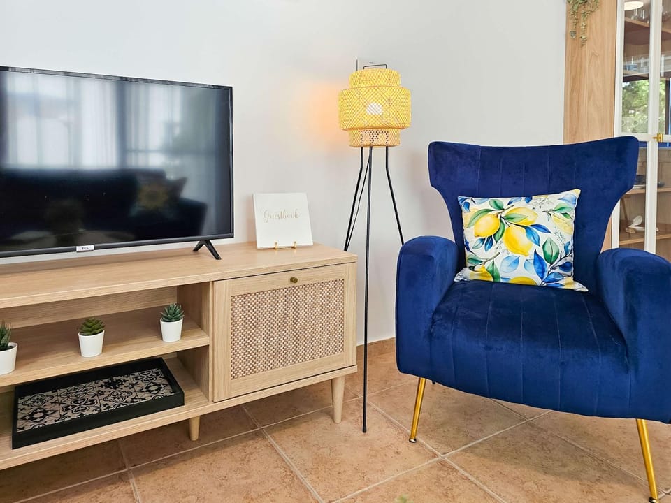 Stylish 1BR Apt, Pool Views, Private Patio, 1min walk to Gym Apartment in Yeroskipou