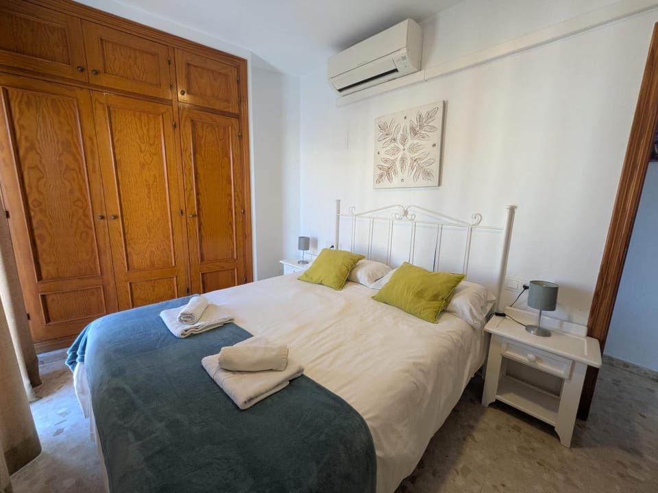 Bed, Bedroom, wardrobe, air conditioner