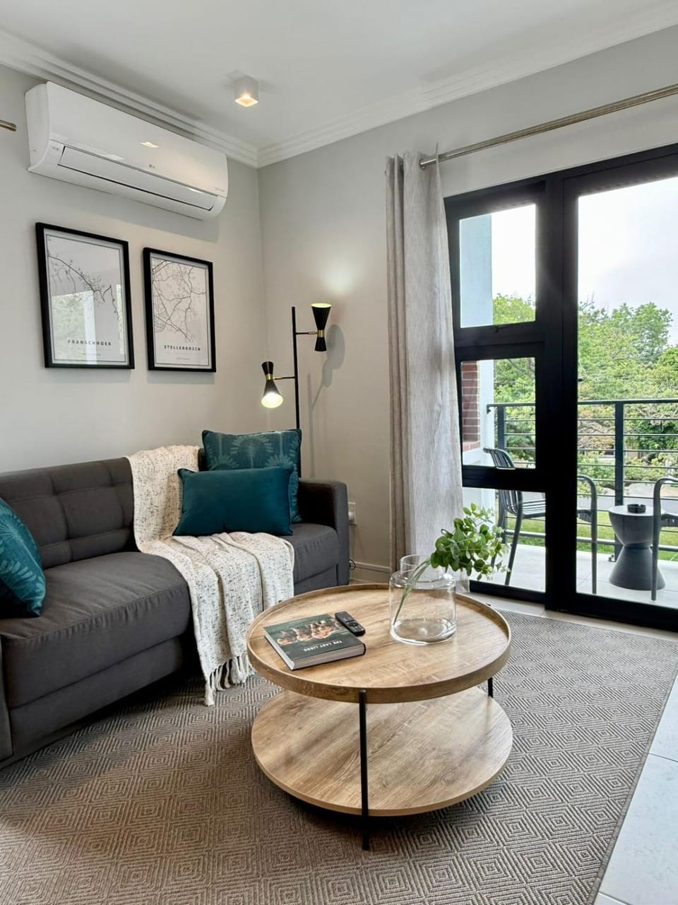 Living room, Seating area, air conditioner