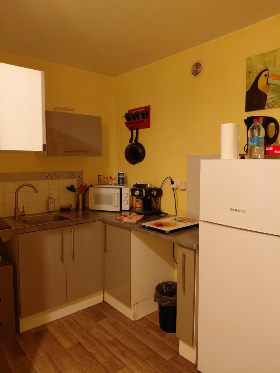 Coffee/tea facilities, stove, toaster