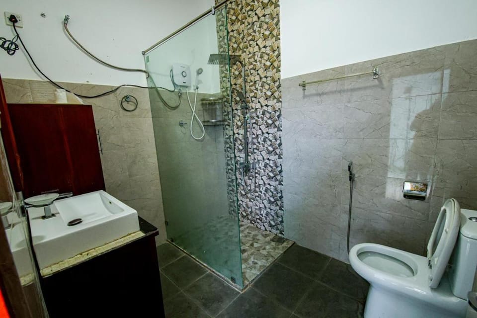Toilet, Bathroom, towels