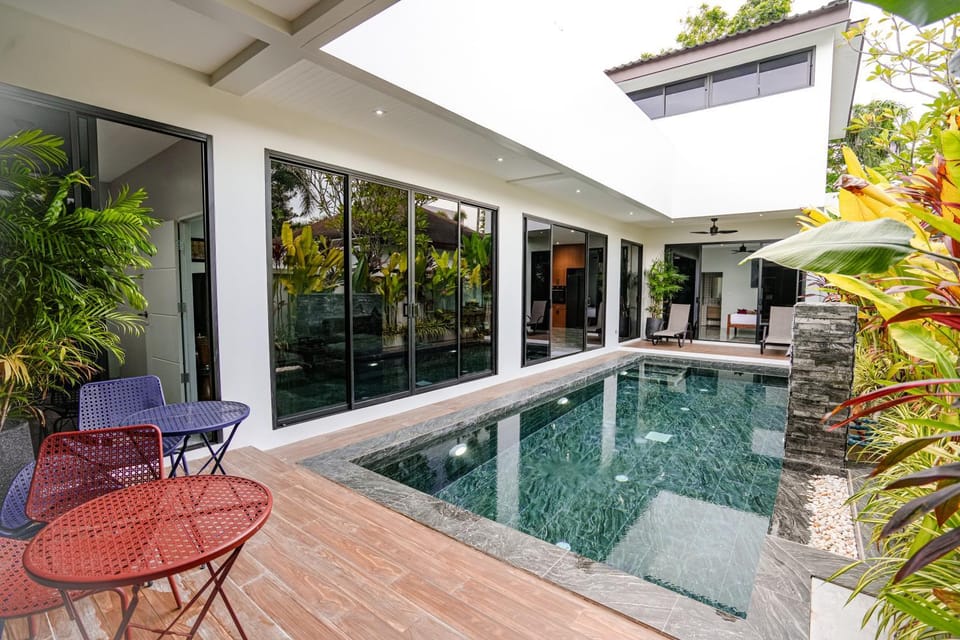 Swimming pool, Swimming pool