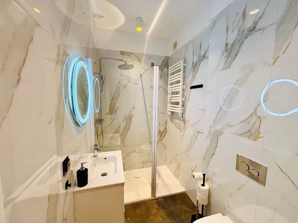 Shower, Toilet, Bathroom
