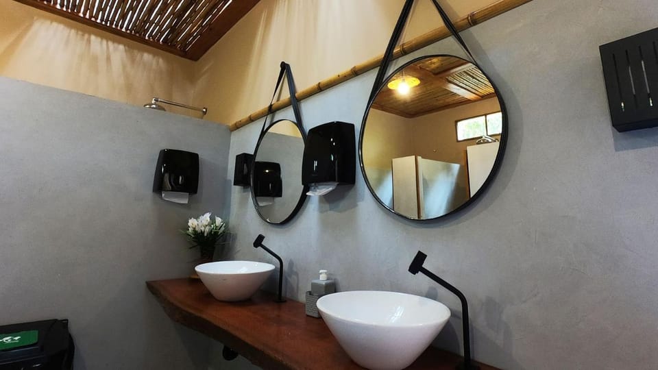 Toilet, Public Bath
