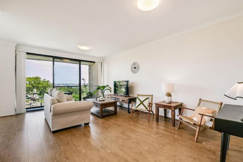 Harbour View Retreat City Access Local Charm Apartment in Sydney