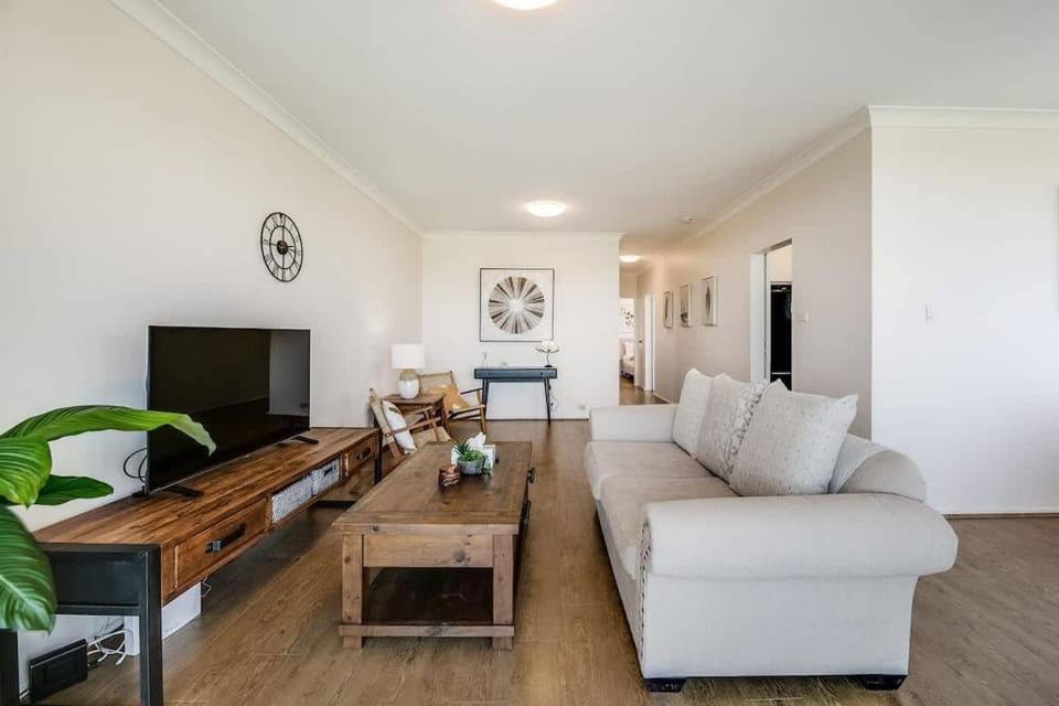 Harbour View Retreat City Access Local Charm Apartment in Sydney