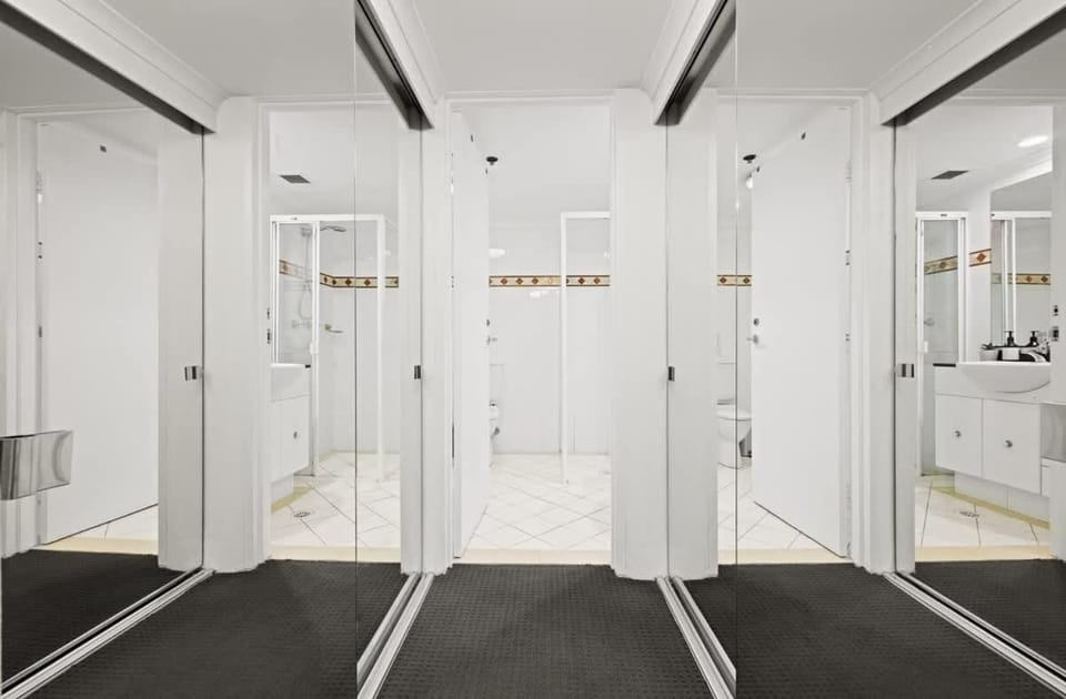 The Relaxation CBD w Parking Desk Gym Pool House in Surry Hills