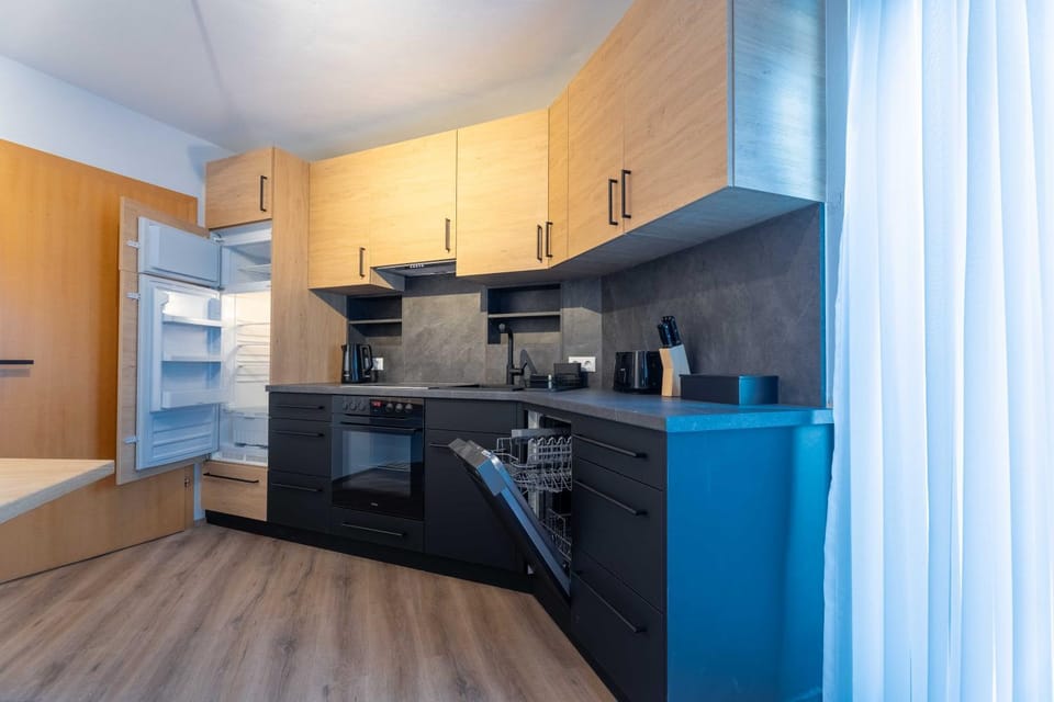 Kitchen or kitchenette, kitchen