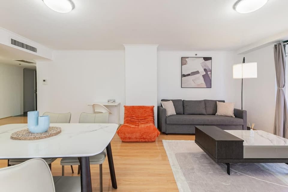 The Interlink CBD w Parking Desk Gym Pool Apartment in Surry Hills
