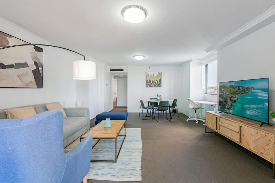 Skyline & City Pulse w Parking Desk Gym Pool Apartment in Surry Hills