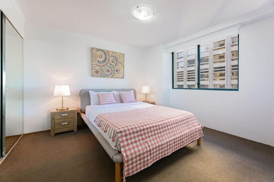 Skyline & City Pulse w Parking Desk Gym Pool Apartment in Surry Hills