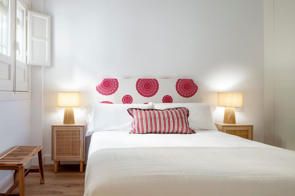 Bed, Photo of the whole room, Bedroom