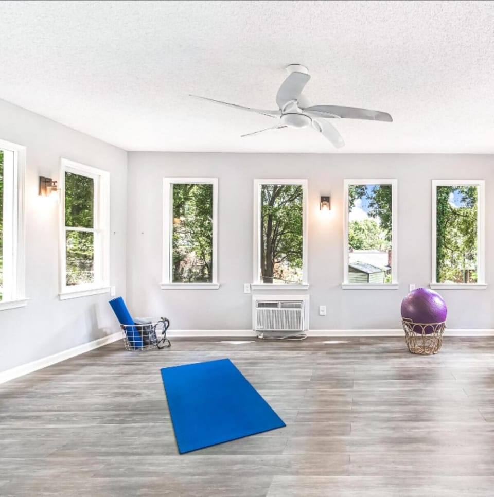 Modern Big Home & Game Room 4B, 3B Villa in Atlanta