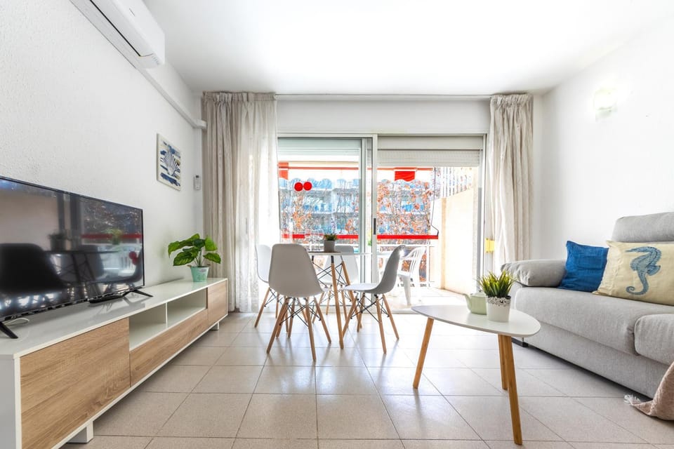 TV and multimedia, Seating area, Dining area