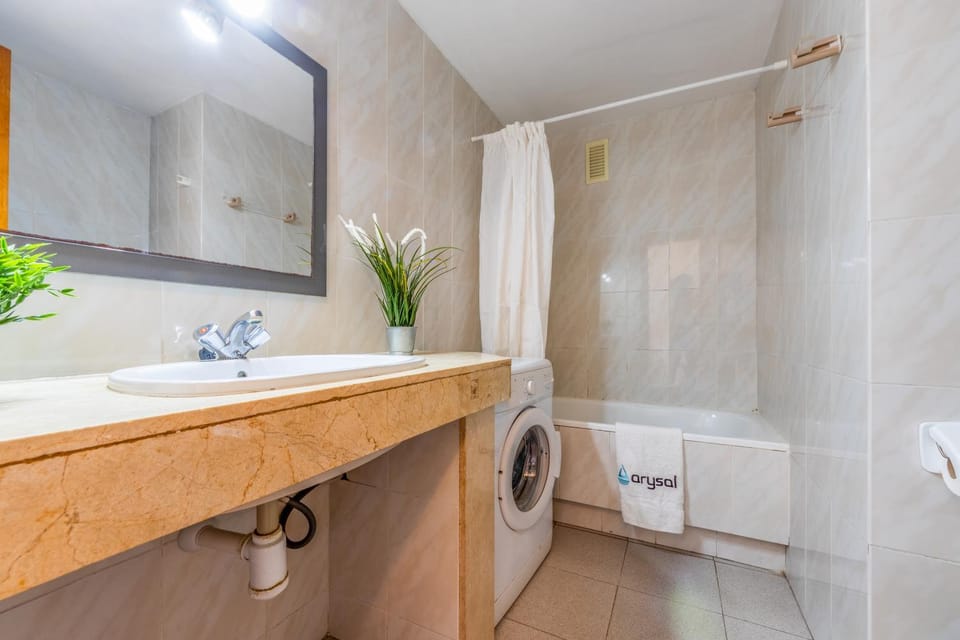Bathroom, Bath, towels, washing machine