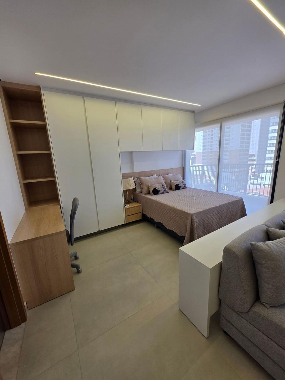 Photo of the whole room, Bedroom