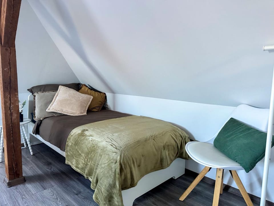 Bed, Photo of the whole room, Bedroom