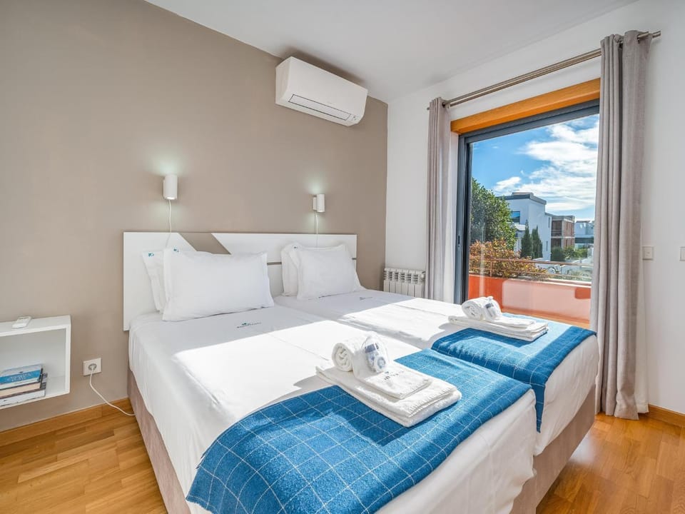 Bed, Bedroom, air conditioner