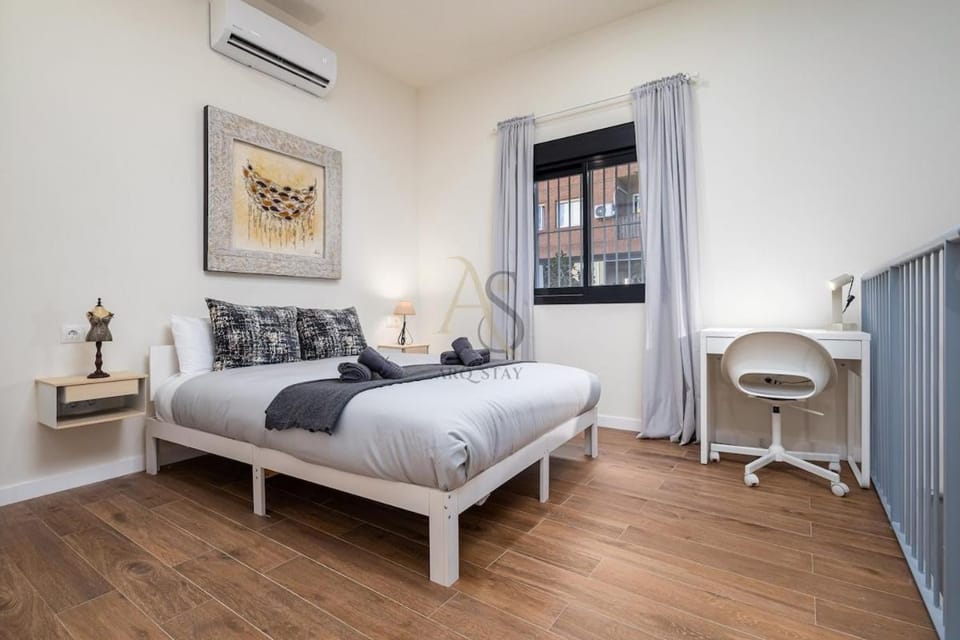 Bed, Seating area, Bedroom, air conditioner