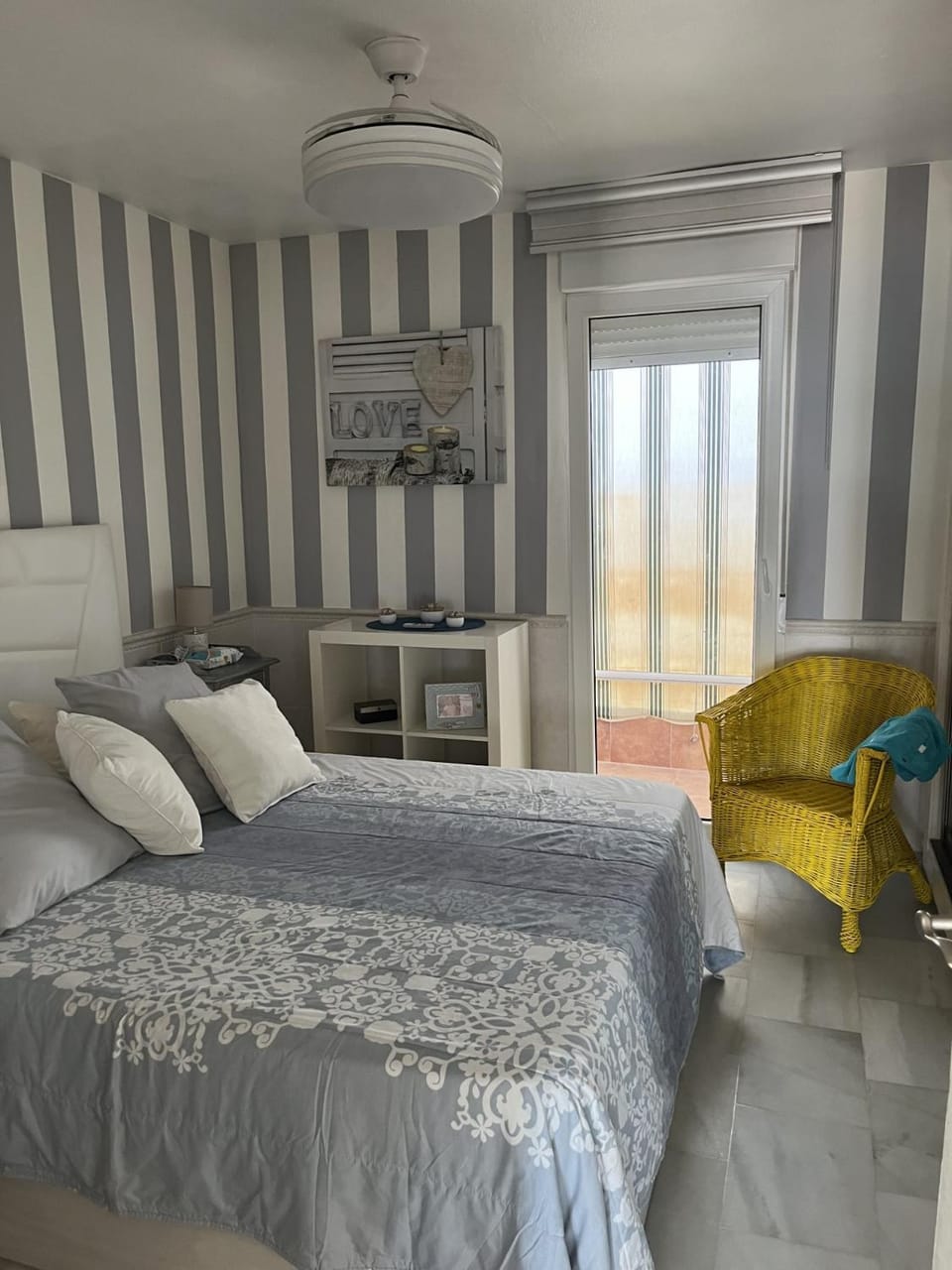Bed, Living room, Photo of the whole room, Bedroom