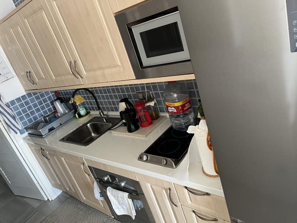 Coffee/tea facilities, Kitchen or kitchenette, stove, toaster